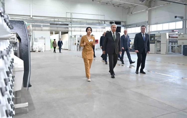 Президент на заводе ТОО "ЕКЦ"
